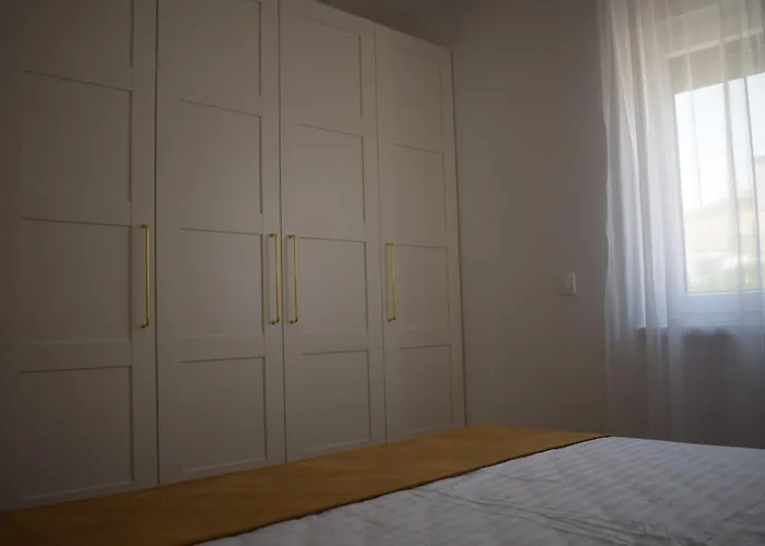 V アパート トロギール