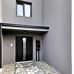 Apartmán V *
