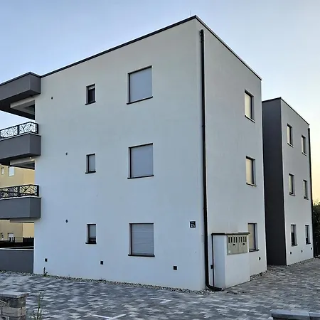 아파트 V 트로기르